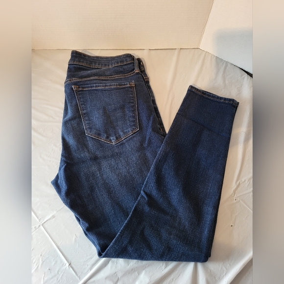 Old Navy Women Blue Jeans, Size 12 Short  (32x26) - Picture 3 of 6